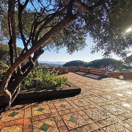 Будинок відпочинку Mazet Provencal Au Coeur D'une Belle Pinede Dans Securisee