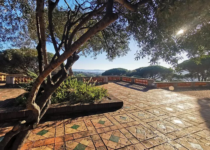 Будинок відпочинку Mazet Provencal Au Coeur D'une Belle Pinede Dans Securisee