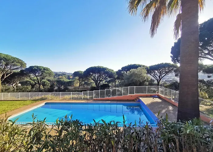 Будинок відпочинку Mazet Provencal Au Coeur D'une Belle Pinede Dans Securisee Сент-Максім